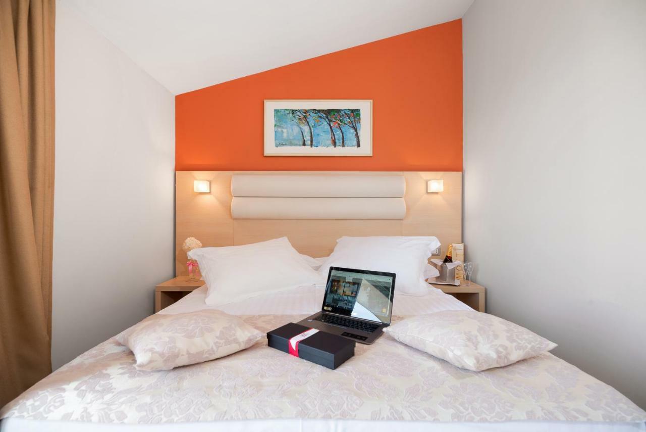 Hotel Maritimo ماكارسكا المظهر الخارجي الصورة