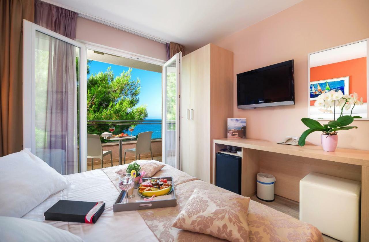 Hotel Maritimo ماكارسكا المظهر الخارجي الصورة