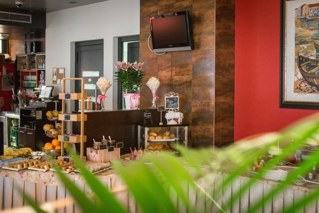 Hotel Maritimo ماكارسكا المظهر الخارجي الصورة