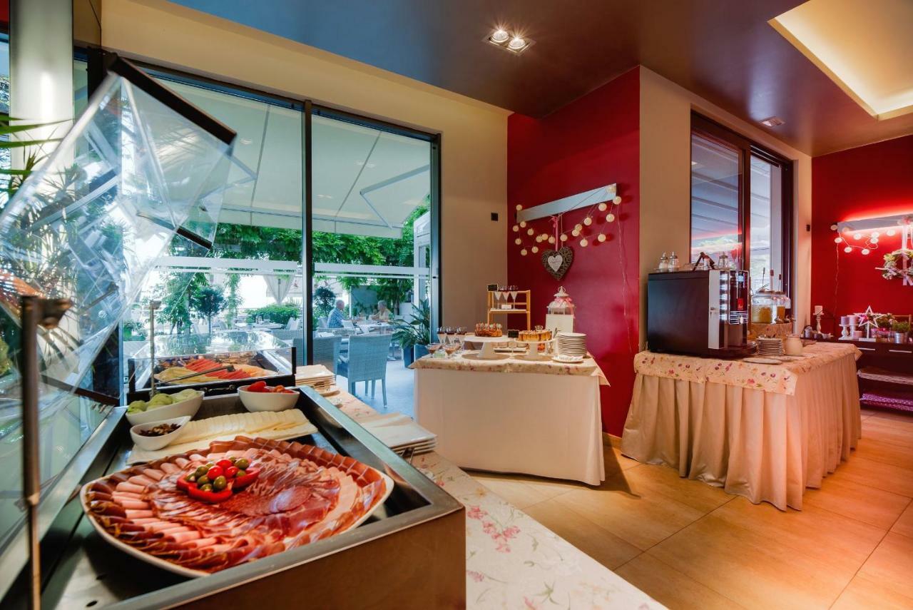 Hotel Maritimo ماكارسكا المظهر الخارجي الصورة