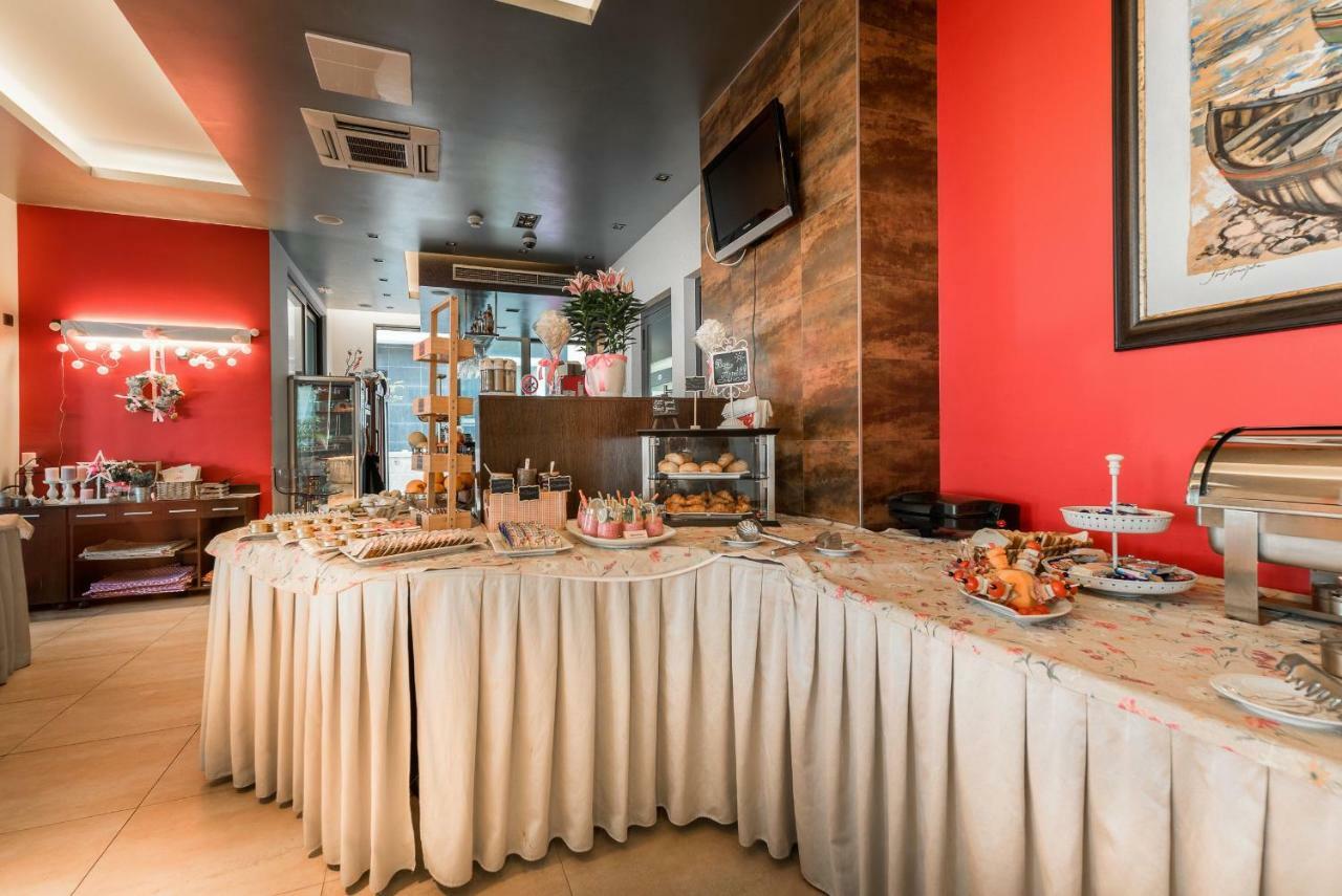 Hotel Maritimo ماكارسكا المظهر الخارجي الصورة
